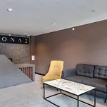 Deluxe 2 Bed York Flat With Gym Sleeps 6