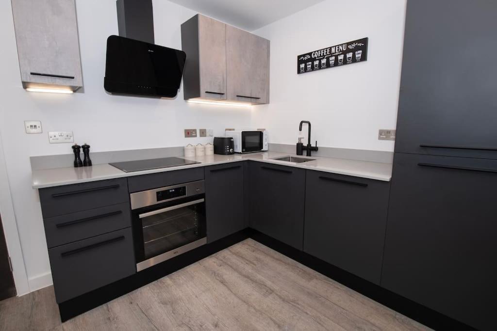 Deluxe 2 Bed Flat With Gym Sleeps 6 Apartment