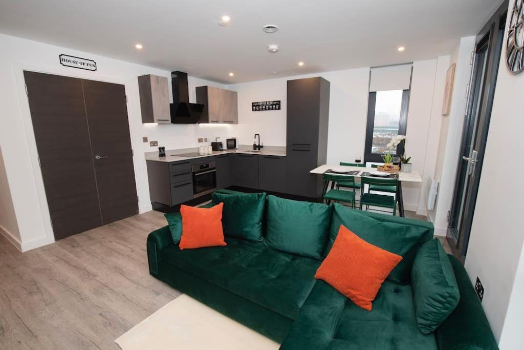 Deluxe 2 Bed Flat With Gym Sleeps 6 York