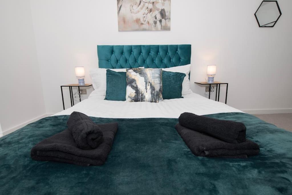 Apartment Deluxe 2 Bed Flat With Gym Sleeps 6 *