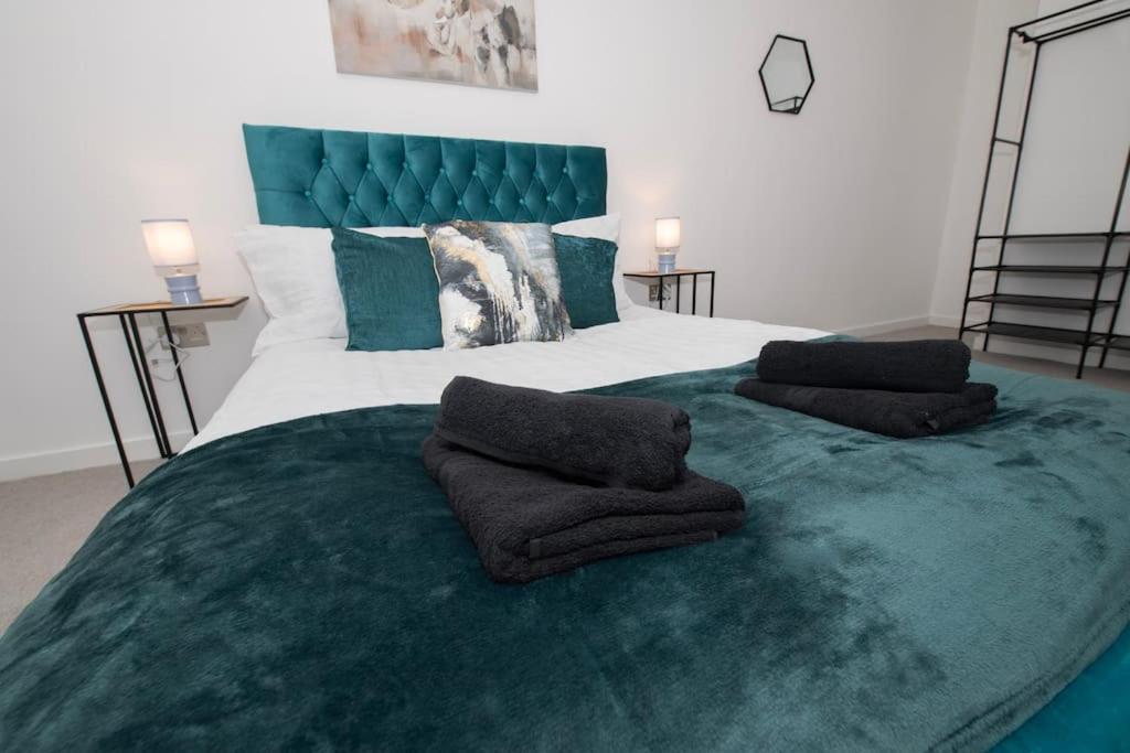 Deluxe 2 Bed Flat With Gym Sleeps 6 Apartment